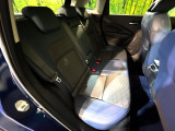 後部座席も気になるようなキズ・汚れやへたり等、大きなダメージはなく、良好な状態です。