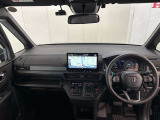 見通しの良い運転席回りとなっておりますので安心して運転をして頂けます!窓が大きいので明るく開放的な室内です