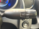【オートライト】周りの明るさに応じて自動でヘッドライトの点灯・消灯ができる機能です!ライトの付け忘れ・消し忘れなどが無くなり、雨の日や夕方の走行も安心!トンネル通過時も便利ですね