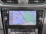 メモリーナビ付きです。知らない場所にお出かけの際には非常に活躍します。Bluetoothを搭載しておりますので、運転中でもハンズフリーにて通話を行うことができます。