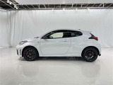 色は人気のプラチナホワイトパールマイカです。