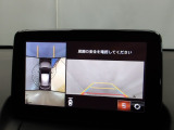 狭い場所での駐車やすれ違いなどでより的確な運転操作に役立つ360&deg;ビューモニターが装備されています。