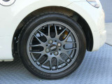 ガンメタリックのBBSアルミホイールにタイヤはBS ポテンザRE71RS 165/50R15です。