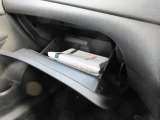 グローブボックスです!上下にスペースがあり、車検証や小物を収納可能です