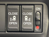 【両側パワースライドドア】スマートキーや運転席のスイッチで後席両側スライドドアの開閉が可能♪電動だから力を入れてドアを開ける必要が無く、小さなお子様でも簡単に開け閉めでき快適です♪