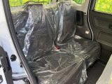 後部座席も気になるようなキズ・汚れやへたり等、大きなダメージはなく、良好な状態です。