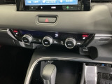 運転席/助手席シートヒーターで寒い日もすぐに温かくなり快適に過ごせます。3段階の温度調整が可能です