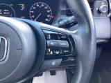 Hondaセンシングの機能のひとつ、アダプティブクルーズコントロール付!アクセルから足を離しても設定したスピードと前車との車間を保ち走行してくれます!車線維持もアシスト☆高速道路で疲労軽減ですね☆