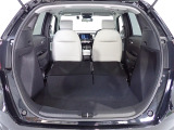 リアシートを畳めばレジャーやショッピングで威力を発揮する余裕の空間が出現。低床に加えて開口部が広いのが特徴です。広さと機能性を兼ね備えた魅力のラゲッジスペースです!