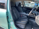 運転席は座り心地が良く快適にドライブをしていただけます。