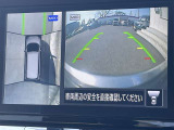 車を真上から見ているように、周囲の状況を把握しながら安心して駐車が行えるアラウンドビューモニター!