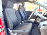 運転席シート廻りは使用感も少なく、良好な状態となっています。前オーナー様が丁寧に使っていたことがよくわかりますね。