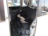 後部座席も気になるようなキズ・汚れやへたり等、大きなダメージはなく、良好な状態です。しっかりとクリーニング整備をしご納車いたします。