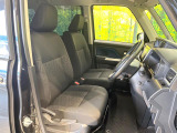 運転席シート廻りは使用感も少なく、良好な状態となっています。前オーナー様が丁寧に使っていたことがよくわかりますね。