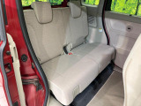 後部座席も気になるようなキズ・汚れやへたり等、大きなダメージはなく、良好な状態です。