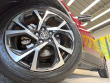 【純正18インチアルミホイール】外観にマッチした純正アルミホイールを装着しております。各種社外アルミホイールや、スタッドレスタイヤも取扱いしております。是非ご相談ください♪