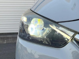 【LEDヘッドライト】悪天候や夜間走行時も良好な視界を確保し安心して運転できる高輝度LEDヘッドライトを装備!点灯速度が早く、消費電力も抑えられています。