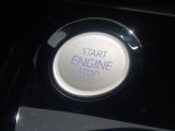 スタートボタンを押すだけでエンジンの始動、停止ができます。