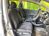 運転席シート廻りは使用感も少なく、良好な状態となっています。前オーナー様が丁寧に使っていたことがよくわかりますね。