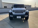 「どこにでも行ける。何でもできる。」Jeepに息づく自由の精神はその素晴らしい性能で、Jeepだから辿り着ける未知なる世界へ誘い心と身体を開放します。