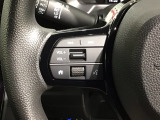ステアリングにオーディオ操作スイッチが付いています。オーディオ画面に直接タッチしなくても操作が出来ますので、運転に集中できます。