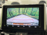 【バックカメラ】駐車時に後方がリアルタイム映像で確認できます。大型商業施設や立体駐車場での駐車時や、夜間のバック時に大活躍!運転スキルに関わらず、今や必須となった装備のひとつです!
