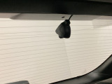 後方にもドライブレコーダーのカメラが付いています。前後両方でお車の周りを監視・記録いたします。