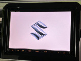 【純正大画面ナビ】人気の大型9インチナビを装備。存在感のある大画面はインパクト大!ナビ利用時のマップ表示は見やすく、テレビやDVDは臨場感がアップ!いつものドライブがグッと楽しくなります♪