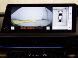 パノラミックビューモニターを装備。駐車場や交差点でクルマを真上から見るように周囲を確認できます。機能の詳細は販売店スタッフまでおたずねください。