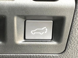 【パワーバックドア】スマートキーや運転席のボタンを押すだけでリアゲートが自動で開閉します!荷物を持っている時や、高い位置にあるバックドアを閉める際に便利な機能です♪