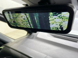 【デジタルインナーミラー】後席の大きな荷物や同乗者で後方が確認しづらい時でも安心!カメラが撮影した車両後方の映像をルームミラー内に表示。クリアな視界で状況の確認が可能です!