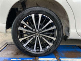 純正アルミホイール。175/55R15