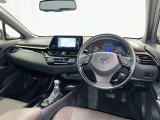 運転席まわりです。 各操作スイッチは使いやすい位置に配置されてます。