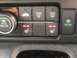 【シートヒーター】スイッチを押せば、座面と背もたれで体を温めてくれます♪