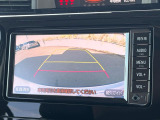 【バックカメラ】駐車時に後方がリアルタイム映像で確認できます。大型商業施設や立体駐車場での駐車時や、夜間のバック時に大活躍!運転スキルに関わらず、今や必須となった装備のひとつです!