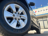 【純正17インチアルミホイール】外観にマッチした純正アルミホイールを装着しております。各種社外アルミホイールや、スタッドレスタイヤも取扱いしております。是非ご相談ください♪