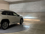 LEDヘッドランプです。十分な明るさを保ちつつも消費電力が少なく、バルブ寿命も長いのが特徴です。瞬時にMAXの光量を発揮するのもLEDならではです。☆フォグランプも装備☆