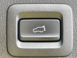 【パワーバックドア】スマートキーや運転席のボタンを押すだけでリアゲートが自動で開閉します!荷物を持っている時や、高い位置にあるバックドアを閉める際に便利な機能です♪