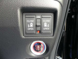 電動両側スライドドアが付いてます(運転席から操作可能です)