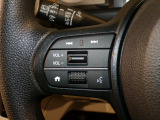 【ステアリングリモコン】ステアリングにオーディオ調節可能なスイッチが装備されていますので運転中でも視線をそらさずにオーディオの調節が可能です!