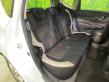 後部座席も気になるようなキズ・汚れやへたり等、大きなダメージはなく、良好な状態です。