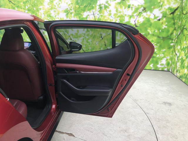 マツダ MAZDA3ファストバック 1.8 XD バーガンディ セレクション の