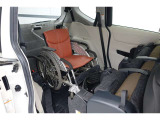 車椅子を乗せた状態を右側スライドドアを開けて撮影した画像になります!