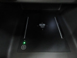 ワイヤレス充電器を装備しています。全車、弊社専門スタッフによる内外装クリーニングを実施しております。綺麗な状態でご納車いたします。