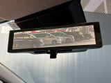 たくさん人や荷物を乗せてもクリアな視界を確保してくれるスマートルームミラー!