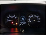 とっても見やすいメーターです。夜間時はラグジュアリーな気分にさせてくれる照明が魅力ですので、夜のドライブも楽しみになりますよ♪