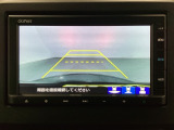 バックでの車庫入れも安心です! リアカメラが付いているバックモニター付のナビを装備しております。操作線もついており距離感も画面から確認できます。