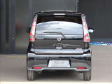 大きく開くリヤゲートは、荷物の積み下ろしに大変便利です。また、リヤガラス(運転席より後ろ側)は、外部から室内が見え難いプライベートガラス仕様になっています