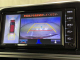 後方の見える安心をお届けするバックガイドモニター付:バックするときのアシストラインもあって楽々バック!車庫入れや縦列駐車をサポートし、苦手な駐車も安心です!今やもう手放せない装備ですネ♪