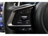 ステアリングから手を放すことなくオーディオの操作が可能なステアリングリモコンを装備。声でエアコン等の操作が可能な音声認識機能付き。
